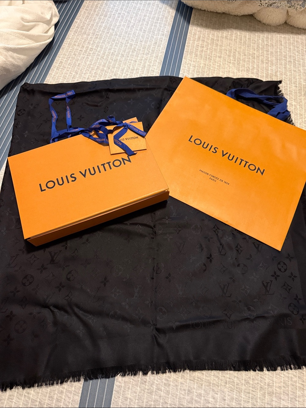 Louis Vuitton Black Monogram Shawl - Picture 4 of 5